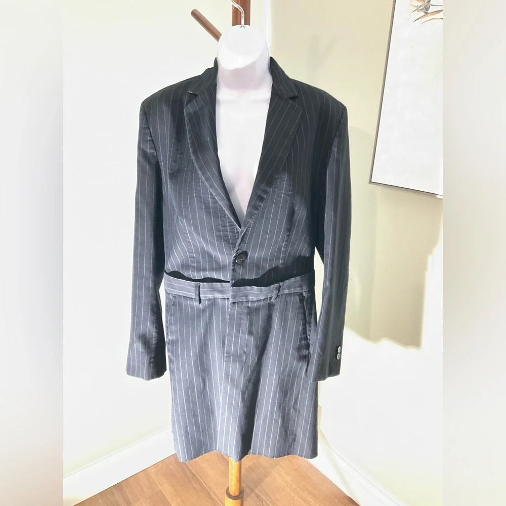 Maison Martin Margiela Gray Pinstripe Blazer with Tailored Silhouette - Picture 5 of 8